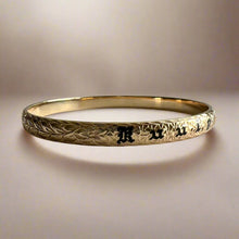 Load image into Gallery viewer, Maile &amp; Hibiscus 6mm &quot;Kuuipo&quot; Bangle Bracelet in 14K Yellow Gold
