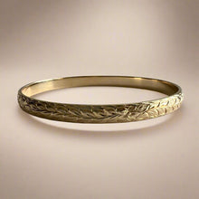 Load image into Gallery viewer, Maile &amp; Hibiscus 6mm &quot;Kuuipo&quot; Bangle Bracelet in 14K Yellow Gold
