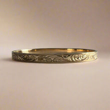 Load image into Gallery viewer, Raised Old English &amp; Hibiscus 6mm &quot;Kuuipo&quot; Flat Bangle Bracelet in 14K Yellow Gold
