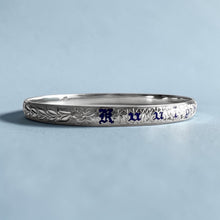 Load image into Gallery viewer, Shiny Maile &amp; Hibiscus 6mm "Kuuipo" Bangle Bracelet in 14K White Gold in size 7 1/2
