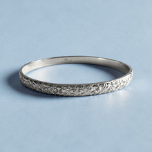 Load image into Gallery viewer, Hibiscus &amp; Plumeria with leaves 6mm Bangle Bracelet in 14K White Gold in size 7 3/4
