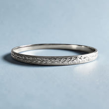 Load image into Gallery viewer, Shiny Maile &amp; Hibiscus 6mm Bangle Bracelet in 14K White Gold in size 8
