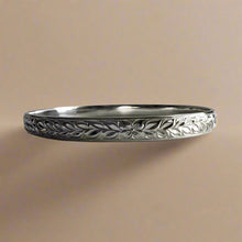 Load image into Gallery viewer, Shiny Maile &amp; Hibiscus 6mm Bangle Bracelet in 14K White Gold
