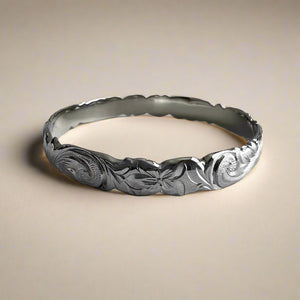 Scalloped Old English & Hibiscus 8mm Bangle Bracelet in 18K White Gold