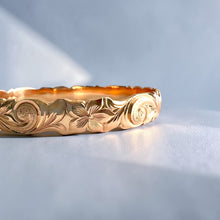 Load image into Gallery viewer, Scalloped Old English &amp; 4x Hibiscus 8mm Makana Bangle Bracelet in 14K Pink Gold in size 7 3/4
