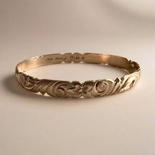 Load image into Gallery viewer, Scalloped Old English &amp; 2x Hibiscus 8mm Makana Bangle Bracelet in 14K Pink Gold
