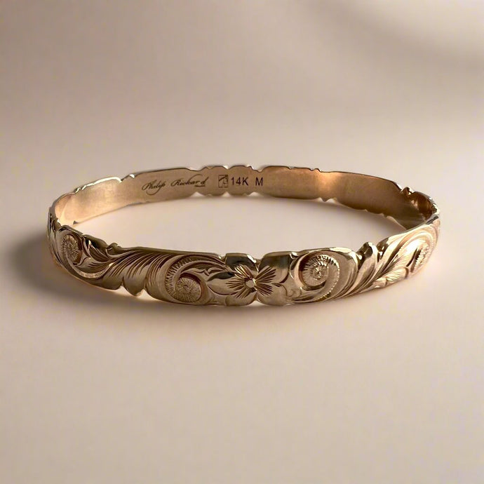 Scalloped Old English & 2x Hibiscus 8mm Makana Bangle Bracelet in 14K Pink Gold