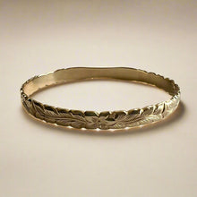 Load image into Gallery viewer, Scalloped Long Leaf Maile 8mm &quot;Kuuipo&quot; Bangle Bracelet in 14K Yellow Gold
