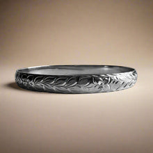 Load image into Gallery viewer, Hawaiian Maile &amp; Hibiscus 8mm &quot;Kuuipo&quot; Bangle Bracelet in 14K White Gold
