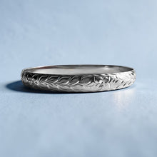 Load image into Gallery viewer, Maile &amp; Hibiscus 8mm "Kuuipo" Bangle Bracelet in 14K White Gold in size 7 1/2

