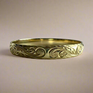 Old English & Hibiscus 8mm Bangle Bracelet in 14K Green Gold