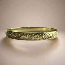 Load image into Gallery viewer, Old English &amp; Hibiscus 8mm Bangle Bracelet in 14K Green Gold
