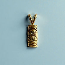 Load image into Gallery viewer, Scalloped La Hoomanao 6mm x 1/2" Plumeria Pendant in 14K Yellow Gold

