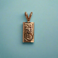 Load image into Gallery viewer, Hibiscus &amp; Old English Scroll 8mm x 1/2&#39;&#39; Pendant in 14K Pink Gold
