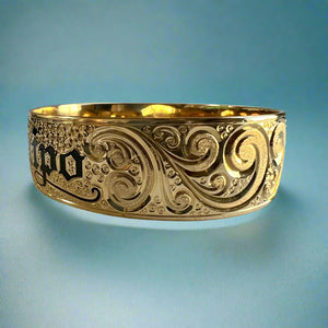 Old English & Hibiscus 18mm "Kuuipo" Hawaiian Bangle Bracelet in 14K Yellow Gold