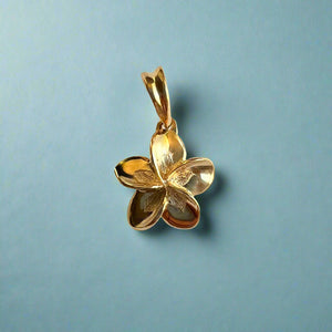 Single Plumeria Pendant in 14K Yellow Gold