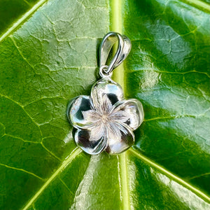 Large plumeria Hawaiian pendant in white gold