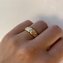 Load image into Gallery viewer, Scalloped Hibiscus with Leaves All Around 6mm Ring in 14K Yellow Gold
