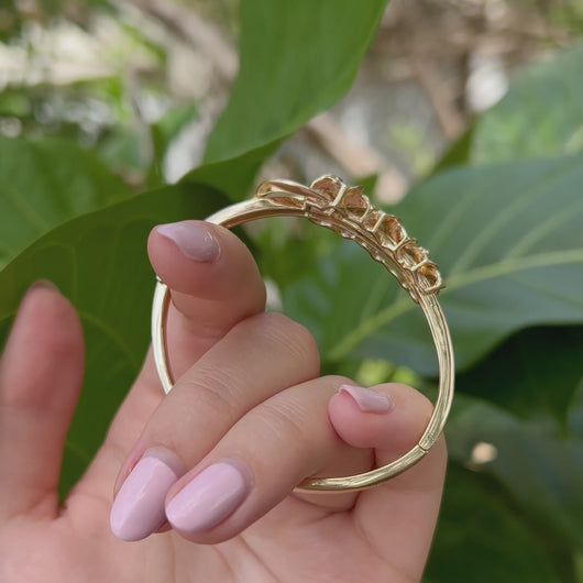 Hawaiian Bracelet with three plumeria flowers