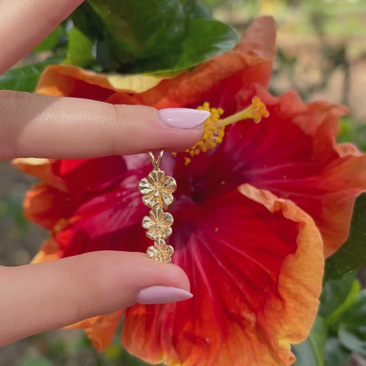 Hawaiian Hibiscus Pendant with three flowers