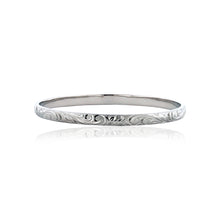 Load image into Gallery viewer, 4mm Hawaiian Bangle with engraving in White Gold
