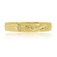 Load image into Gallery viewer, Gold Hawaiian Heirloom Bracelet with Old English Design
