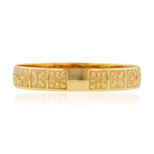 Load image into Gallery viewer, Hawaiian Bangle with quilt engraving 
