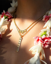 Load image into Gallery viewer, Three Plumeria Hawaiian Necklace 
